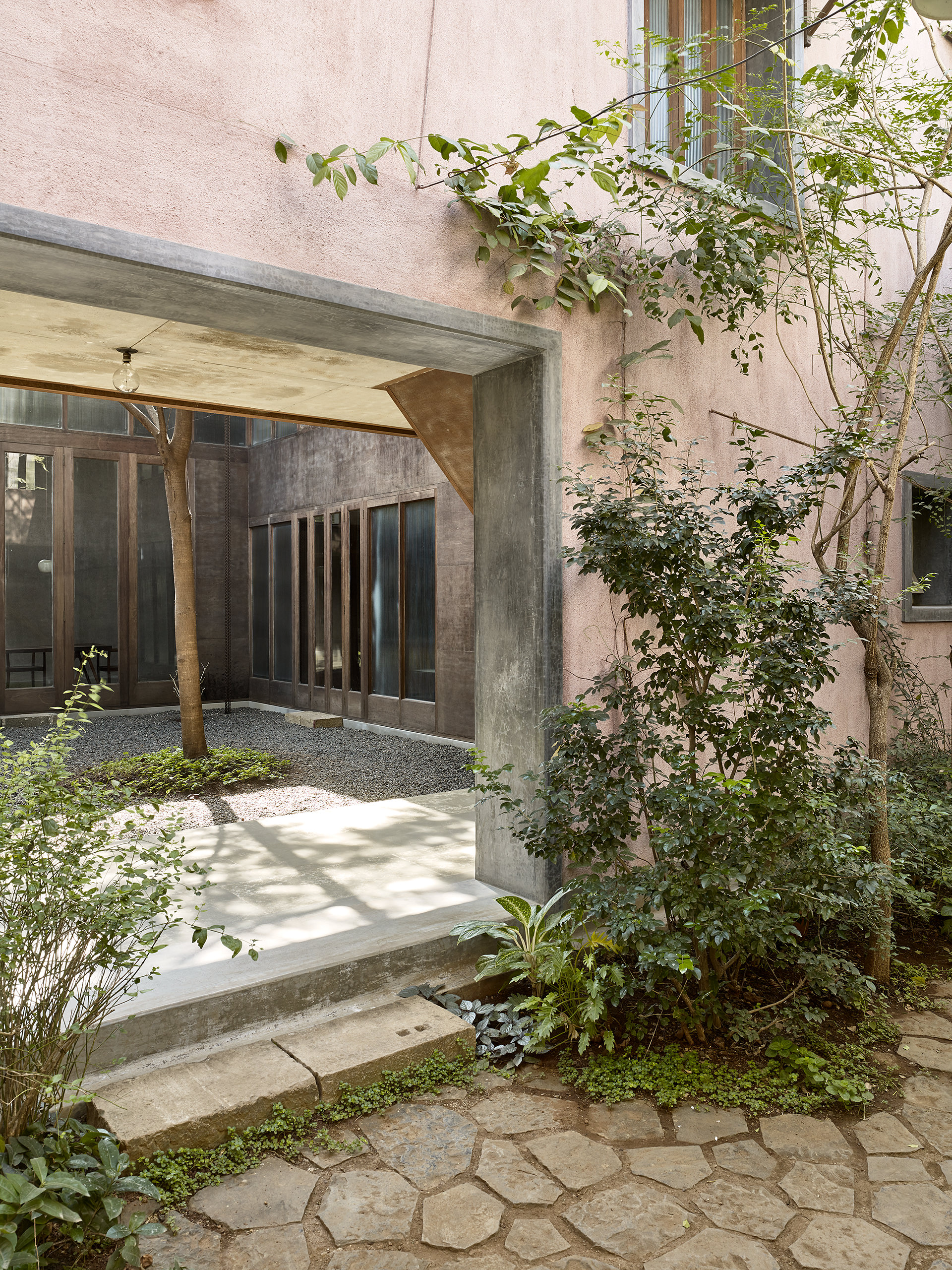 Studio Mumbai, Saat Rasta